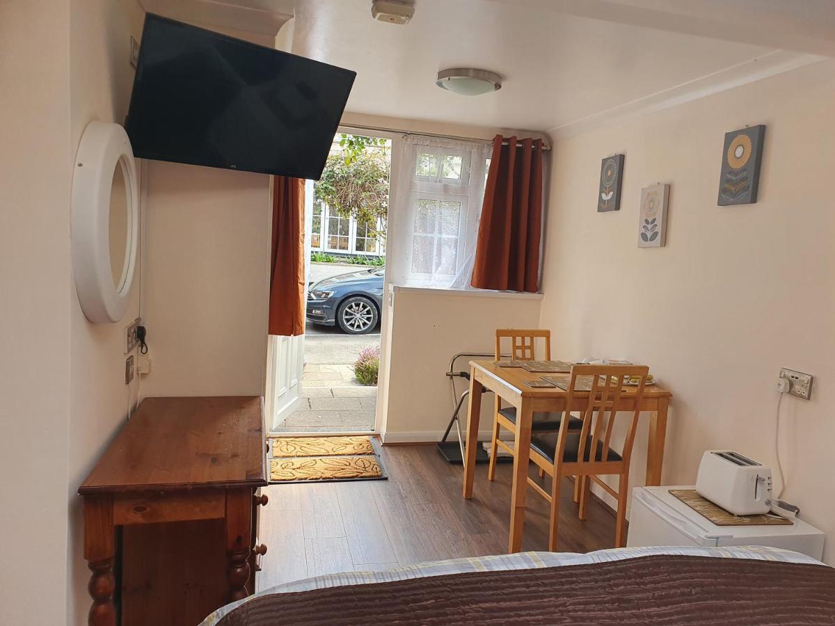 Penryn Guest House, Ensuite Rooms, Free Parking And Free Wifi Стратфорд-апон-Эйвон Экстерьер фото