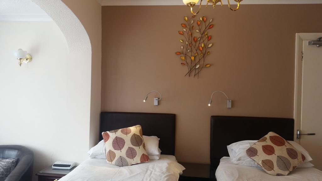 Penryn Guest House, Ensuite Rooms, Free Parking And Free Wifi Стратфорд-апон-Эйвон Экстерьер фото