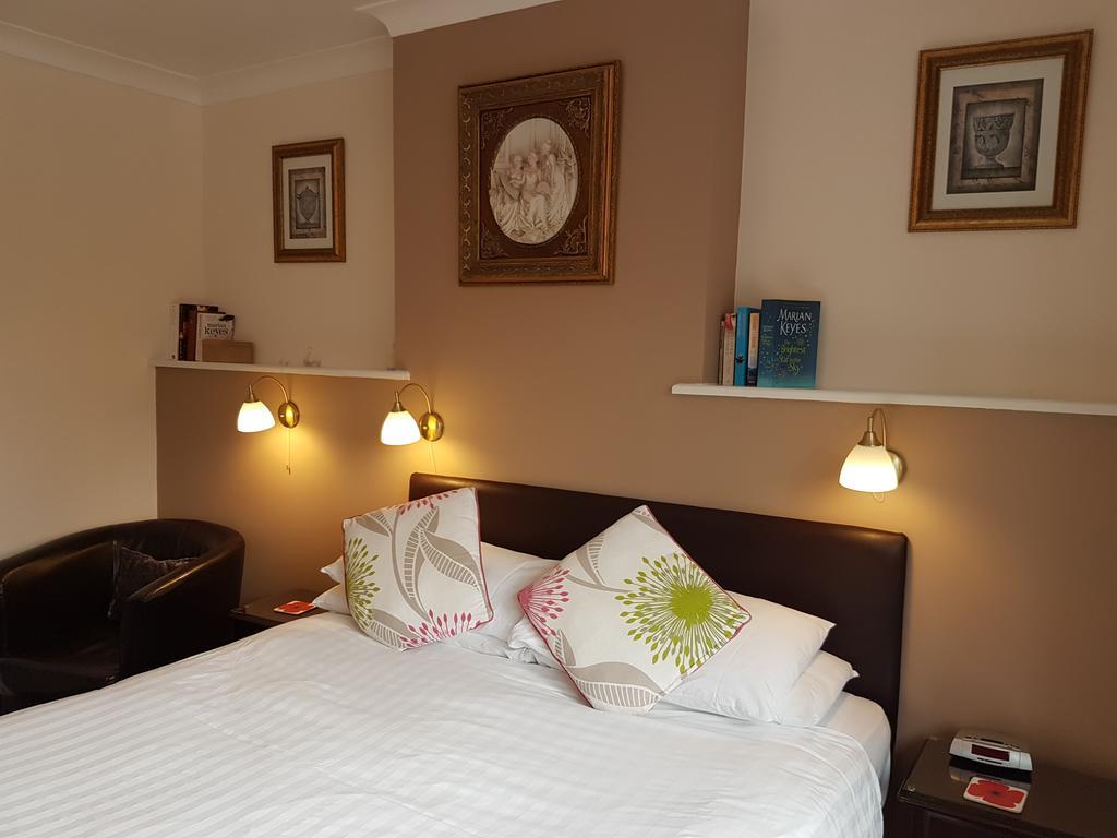 Penryn Guest House, Ensuite Rooms, Free Parking And Free Wifi Стратфорд-апон-Эйвон Экстерьер фото