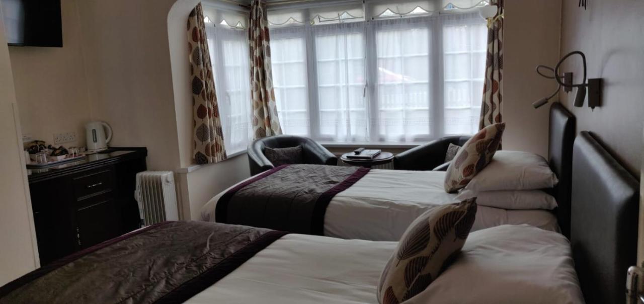 Penryn Guest House, Ensuite Rooms, Free Parking And Free Wifi Стратфорд-апон-Эйвон Экстерьер фото
